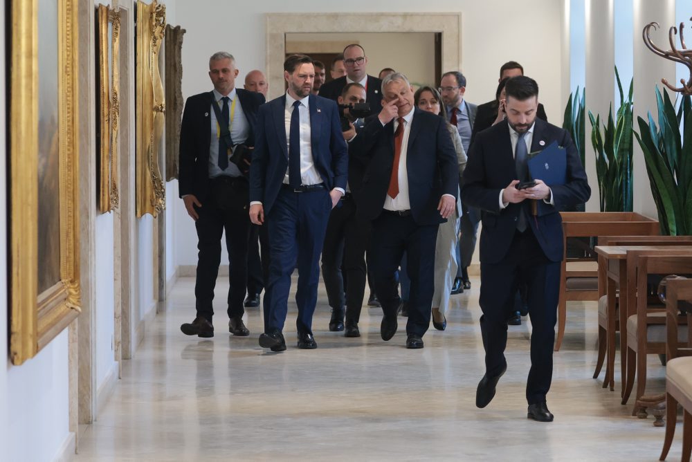 Viceprezident USA Vance odcestoval do Maďarska podporiť pred voľbami Orbána