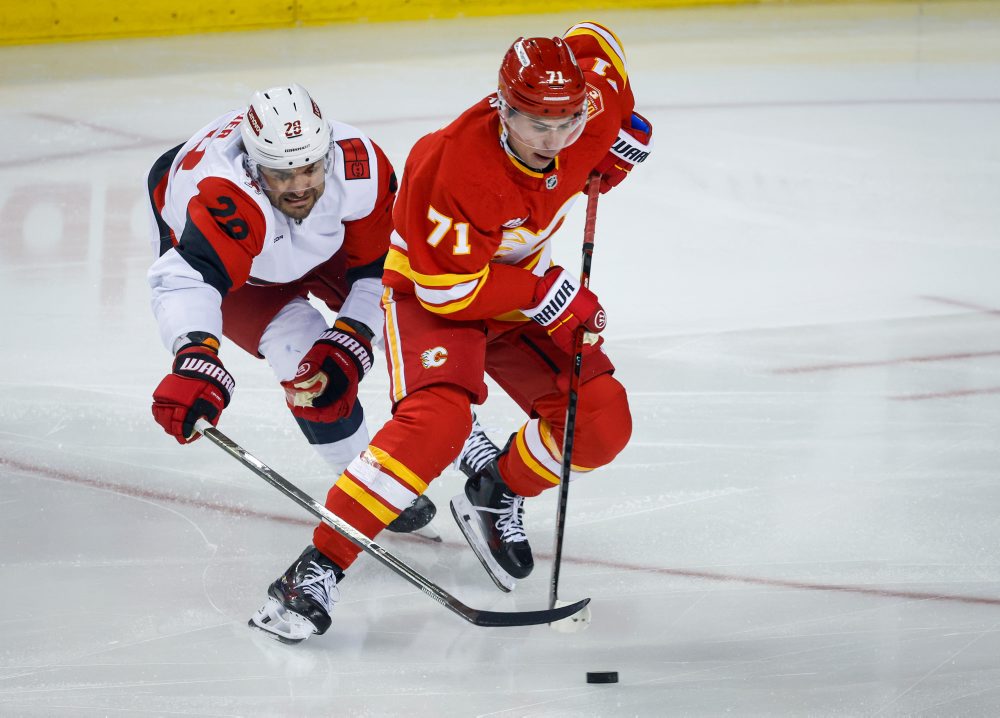 NHL: Calgary Flames - Carolina Hurricanes