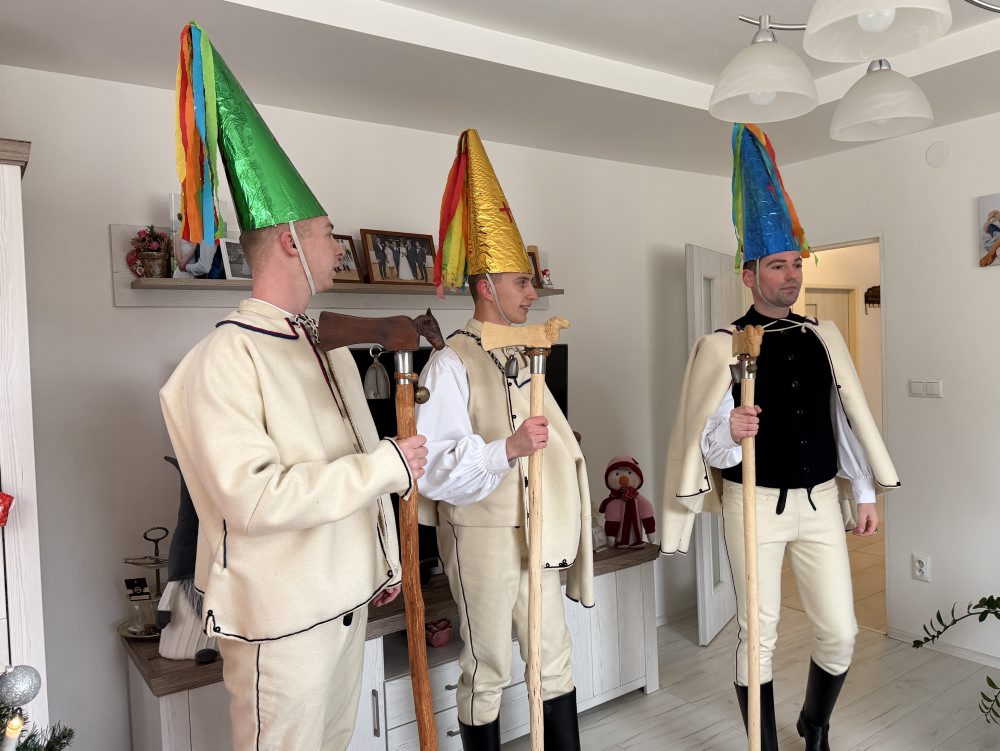 Bardejov: Folkloristi sa počas sviatkov menia na koledníkov