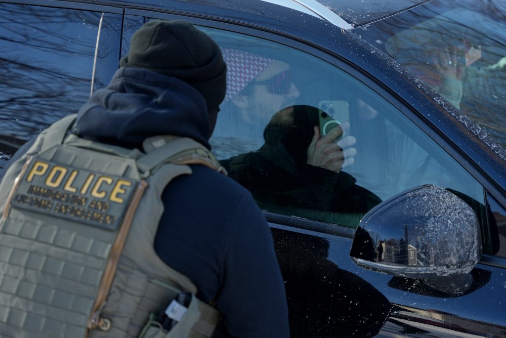 Federálni agenti budú v Minneapolise nosiť telové kamery, oznámila Noemová