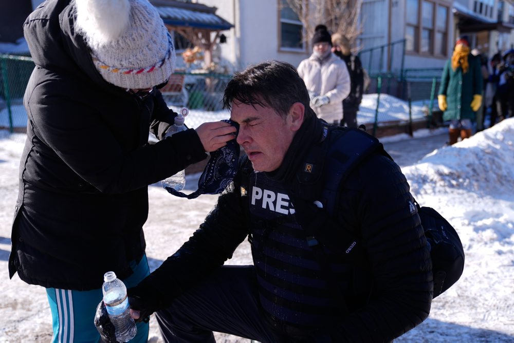 ICE pri protiimigračných zásahoch postrelila muža, zraneniam podľahol