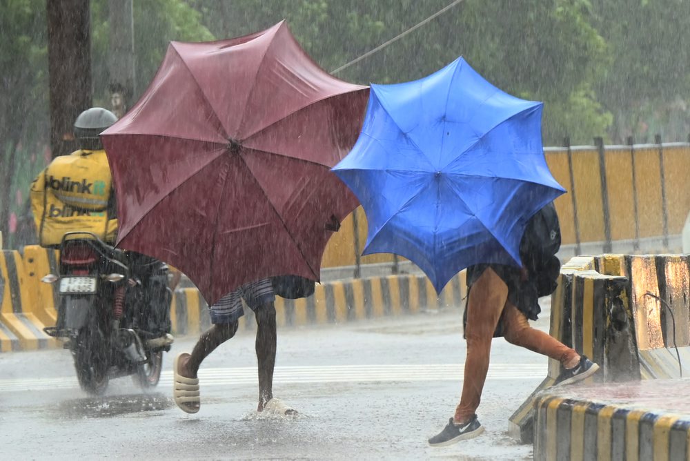 India sa pripravuje na príchod cyklónu, ktorý prinesie prívalové dažde a vietor