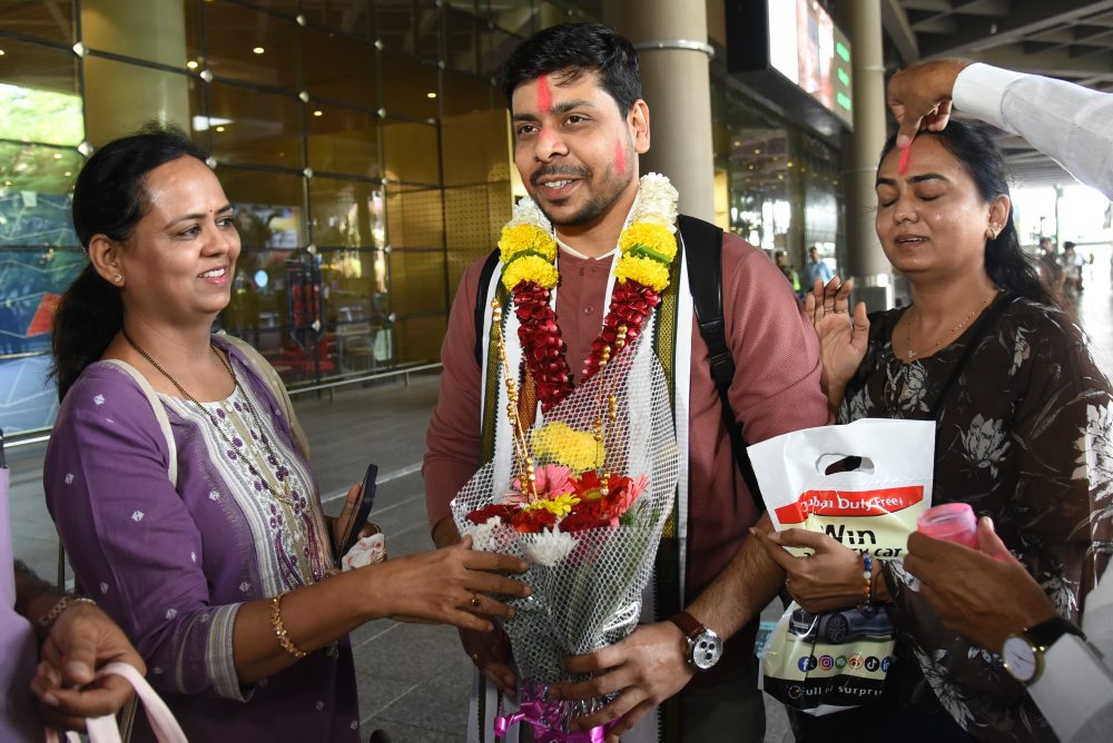 Prílet občanov na letisko v Bombaji z Dubaja