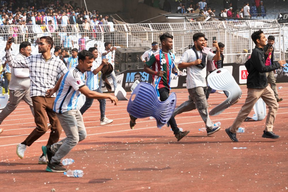 Na štadióne v Kalkate vypukol po Messiho návšteve chaos