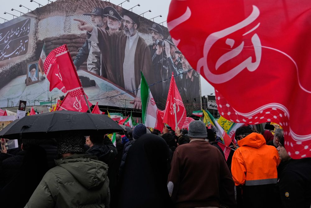 Z centra Teheránu neďaleko prebiehajúcich zhromaždení hlásia explózie