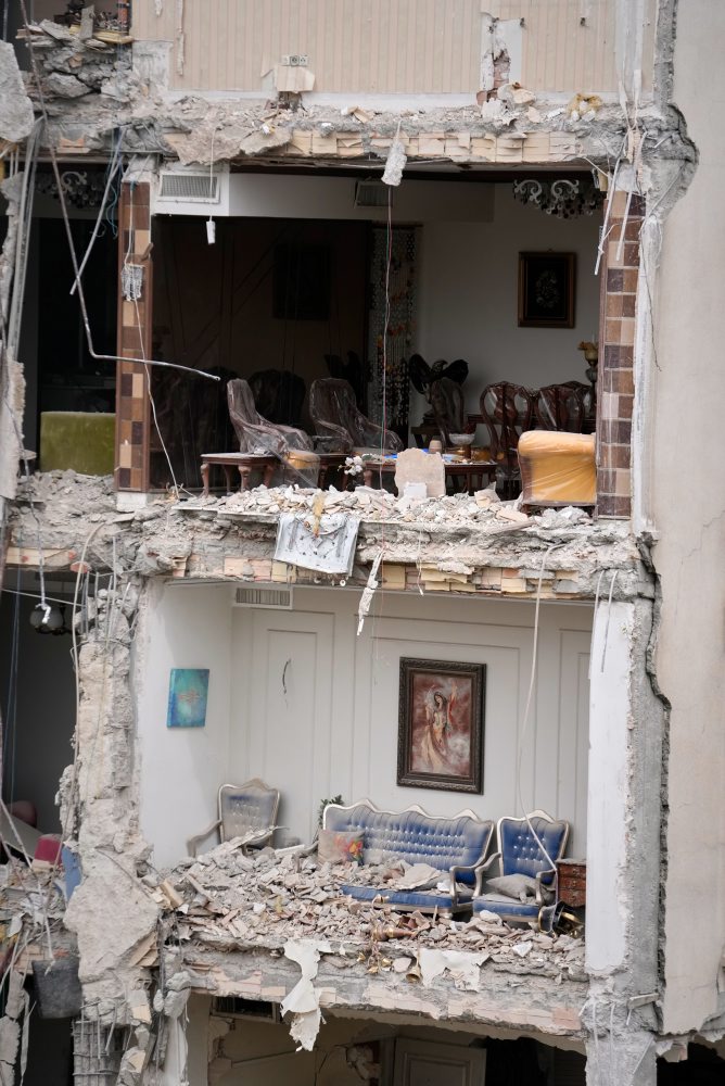 Izrael spustil ďalšiu vlnu útokov na Teherán, v meste bolo počuť mohutné výbuchy