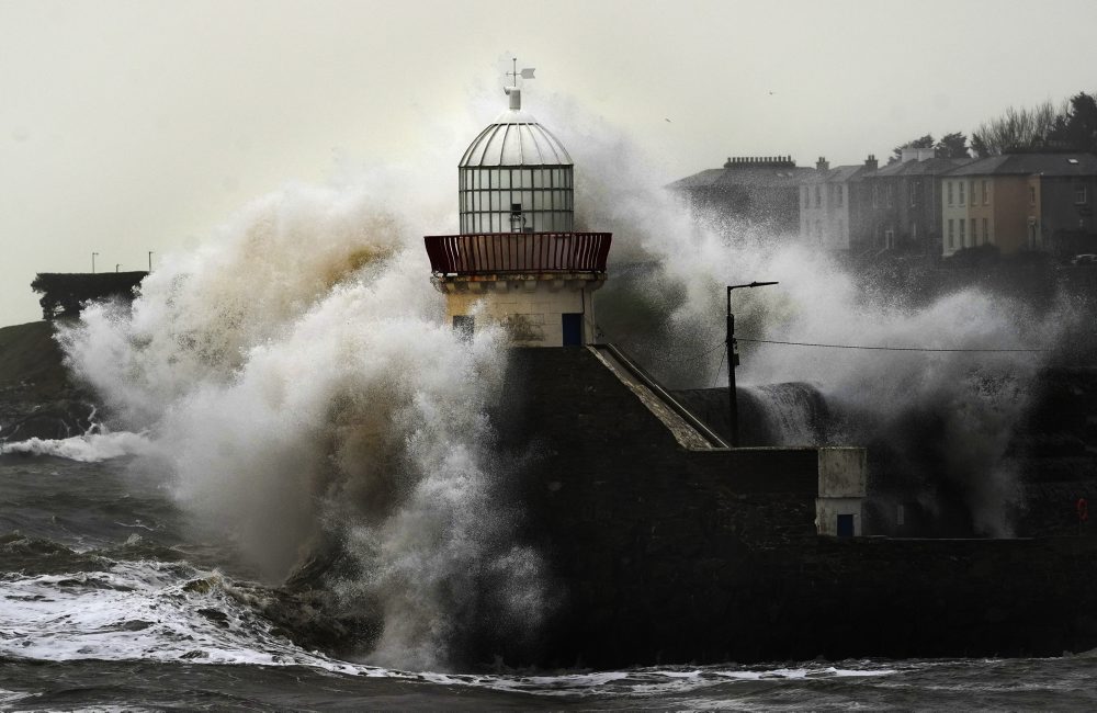 Írske pobrežie zasiahla silná víchrica