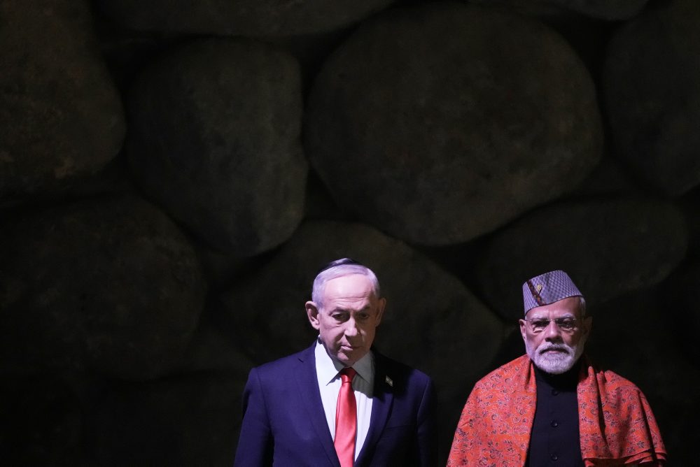 Indický premiér Naréndra Módí pokračuje v návšteve Izraela, s premiérom Benjaminom Netanjahuom navštívil Múzeum holokaustu Jad Vašem v Jeruzaleme