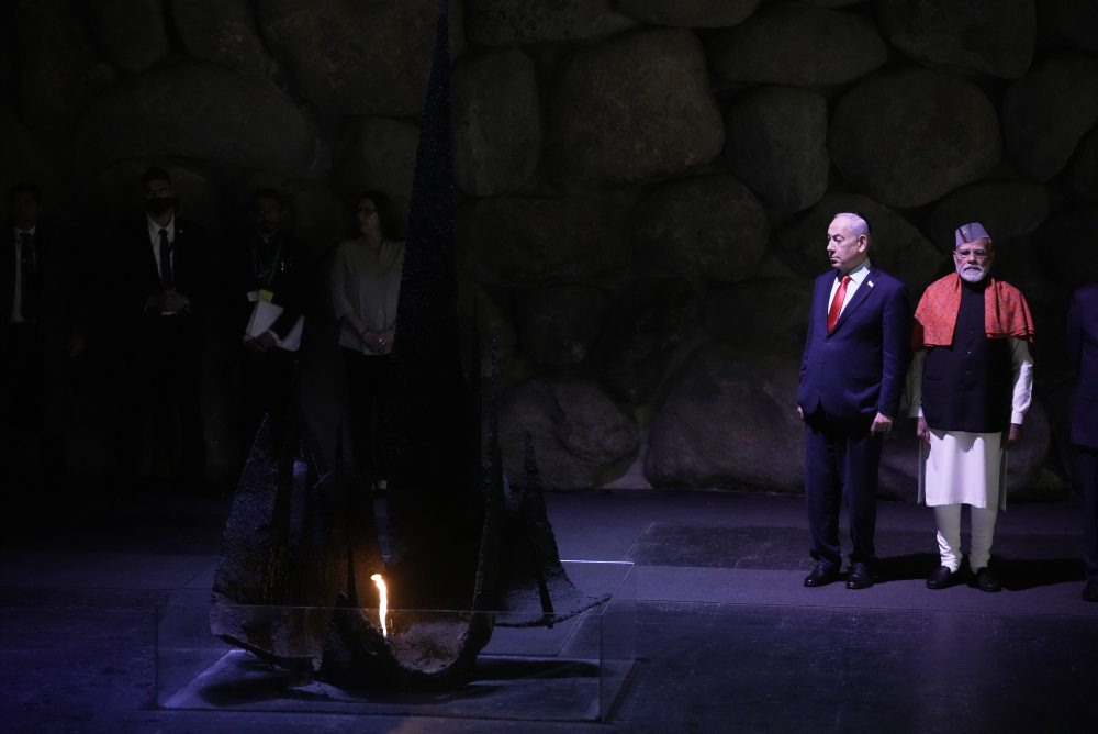 Indický premiér Naréndra Módí pokračuje v návšteve Izraela, s premiérom Benjaminom Netanjahuom navštívil Múzeum holokaustu Jad Vašem v Jeruzaleme