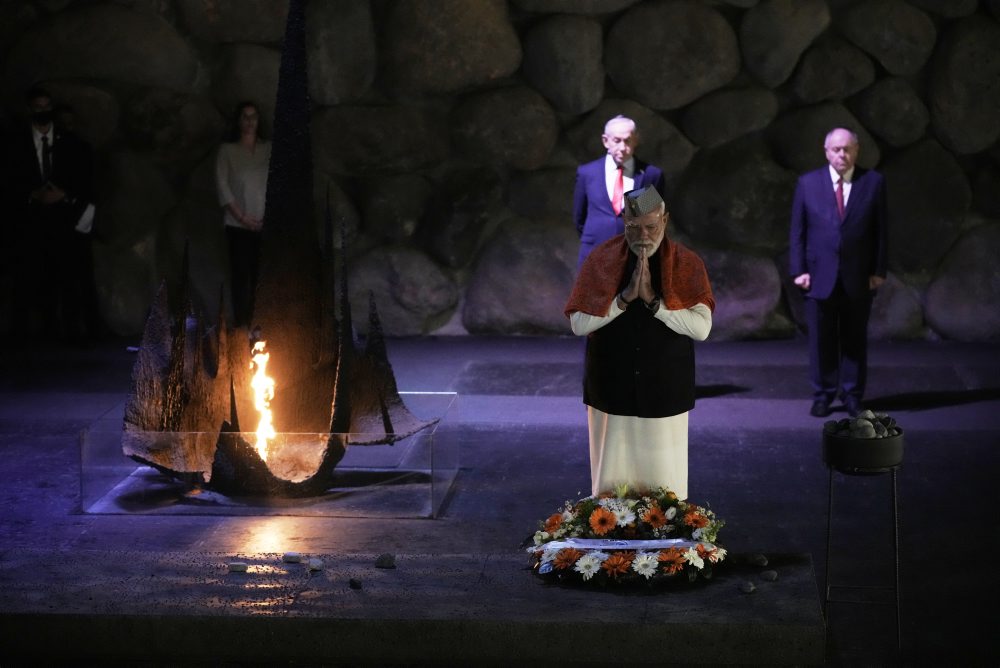 Indický premiér Naréndra Módí pokračuje v návšteve Izraela, s premiérom Benjaminom Netanjahuom navštívil Múzeum holokaustu Jad Vašem v Jeruzaleme