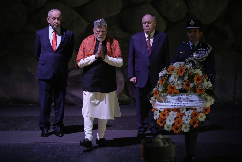 Indický premiér Naréndra Módí pokračuje v návšteve Izraela, s premiérom Benjaminom Netanjahuom navštívil Múzeum holokaustu Jad Vašem v Jeruzaleme