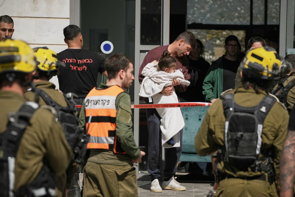 Irán v odvete zaútočil raketami na Izrael, vyslal aj drony