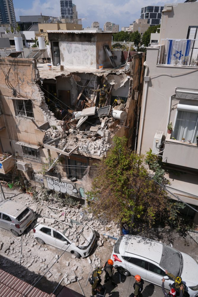 Iránska raketa zasiahla izraelské mesto Tel Aviv 