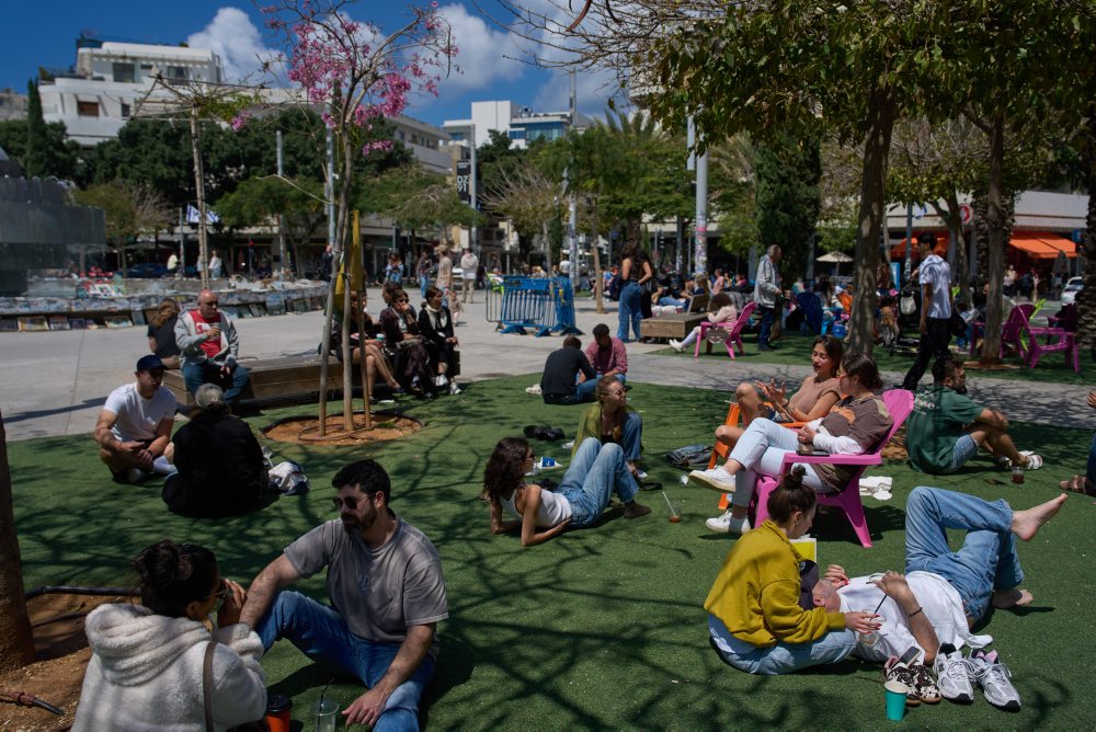 Trump oznámil 50-percentné clo pre krajiny, ktoré dodávajú zbrane Iránu