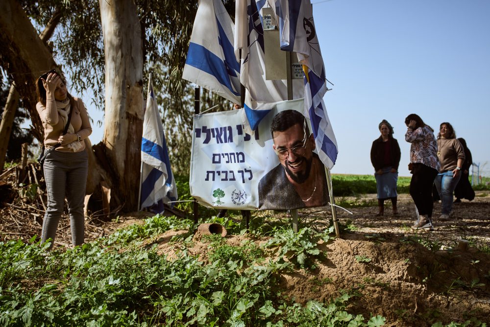 Pamätné miesto, kde Hamas zabil posledného izraelského rukojemníka Rana Gviliho