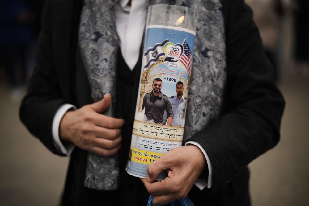 V Izraeli sa konal pohreb posledného rukojemníka, ktorého telo vydal Hamas z Pásma Gazy