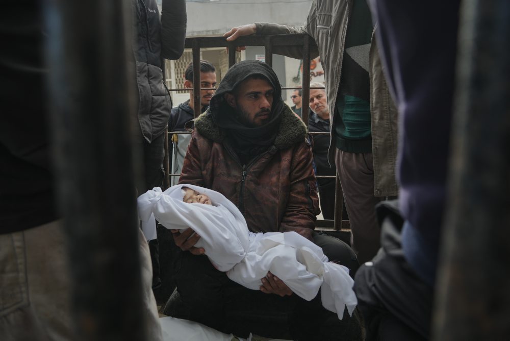 Obete po izraelskom leteckom útoku na Pásmo Gazy v meste Gaza