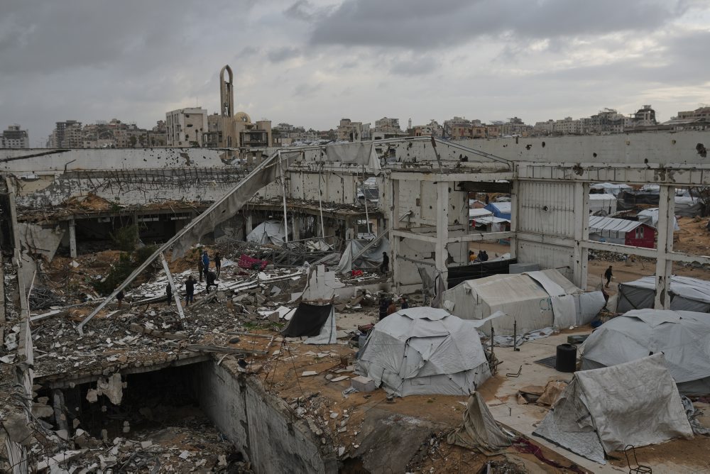 V Gaze zahynuli najmenej štyria Palestínčania po zrútení múru na stany pre vysídlencov v silnom vetre 