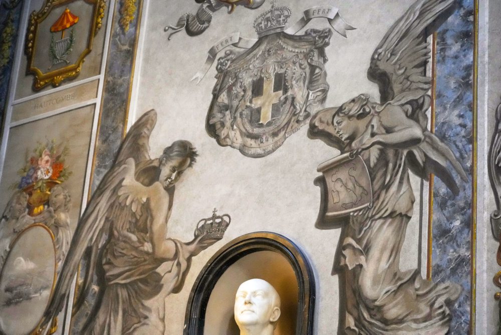 Freska v Ríme láka pozornosť záhadnou podobou anjela s premiérkou Meloniovou