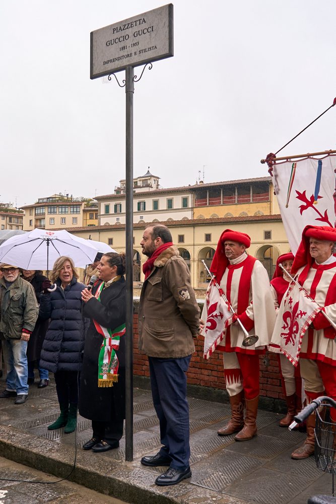 Otvorenie malého námestia  Guccio Gucci vo Florencie 