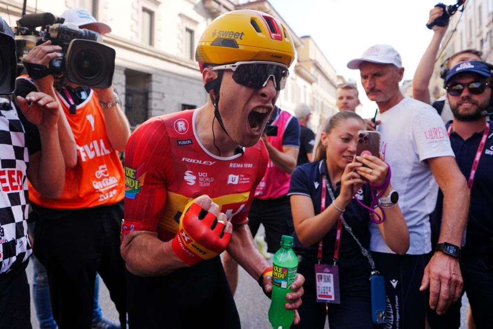 Nór Lavik Dversnes triumfoval v 15. etape po úniku