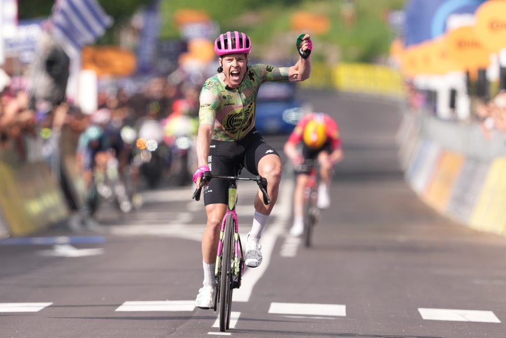 Dán Michael Valgren triumfoval v 17. etape pretekov Giro d'Italia