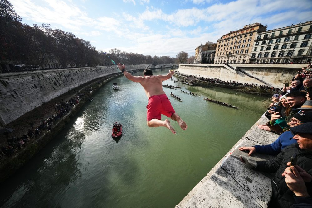 Novoročný skok do rieky Tiber