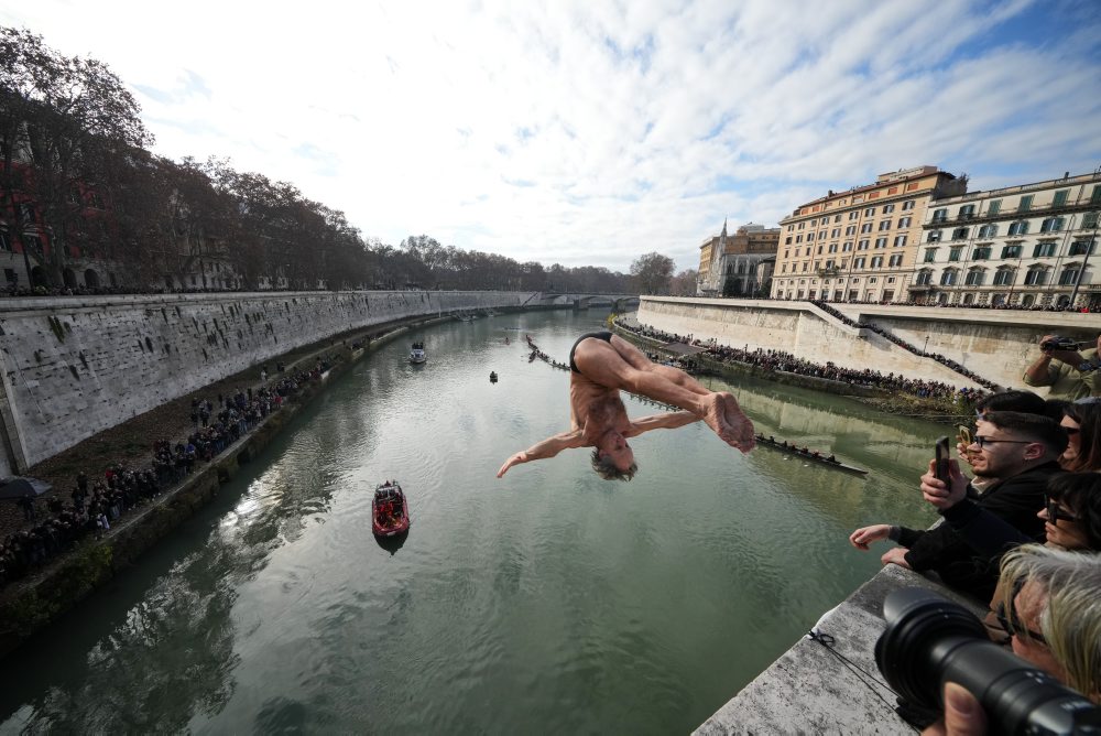 Novoročný skok do rieky Tiber