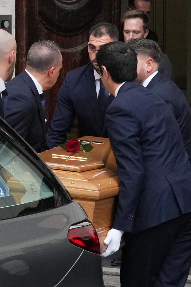 Rakvu s pozostakami Valentina vystavili v sídle Nadácie  Valentino Garavani a Giancarlo Giammetti