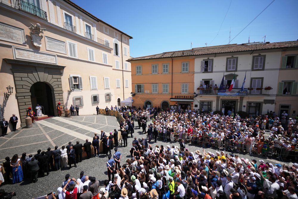 Nedeľné požehnanie pápeža Leva XIV. v Castel Gandolfo