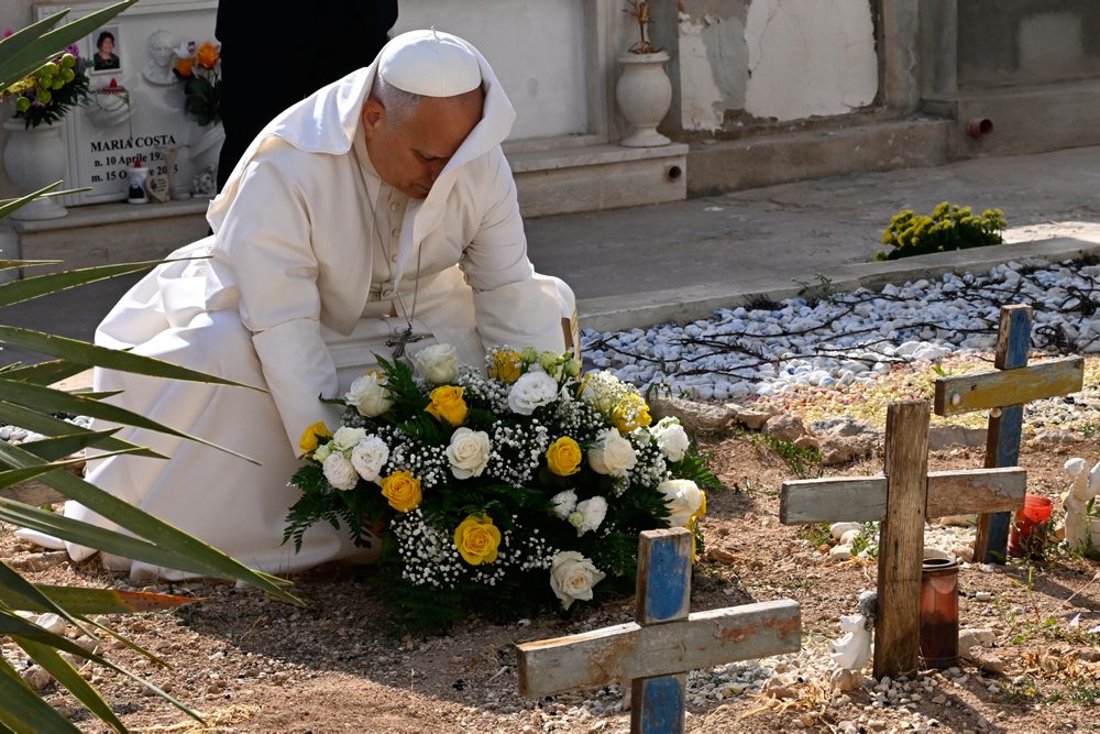 Pápež Lev na návšteve talianskeho ostrova Lampedusa