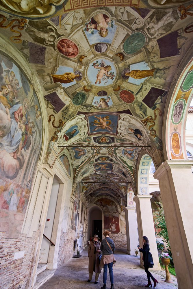 Kláštor v areáli Baziliky Panny Márie nad Minervou v Ríme 