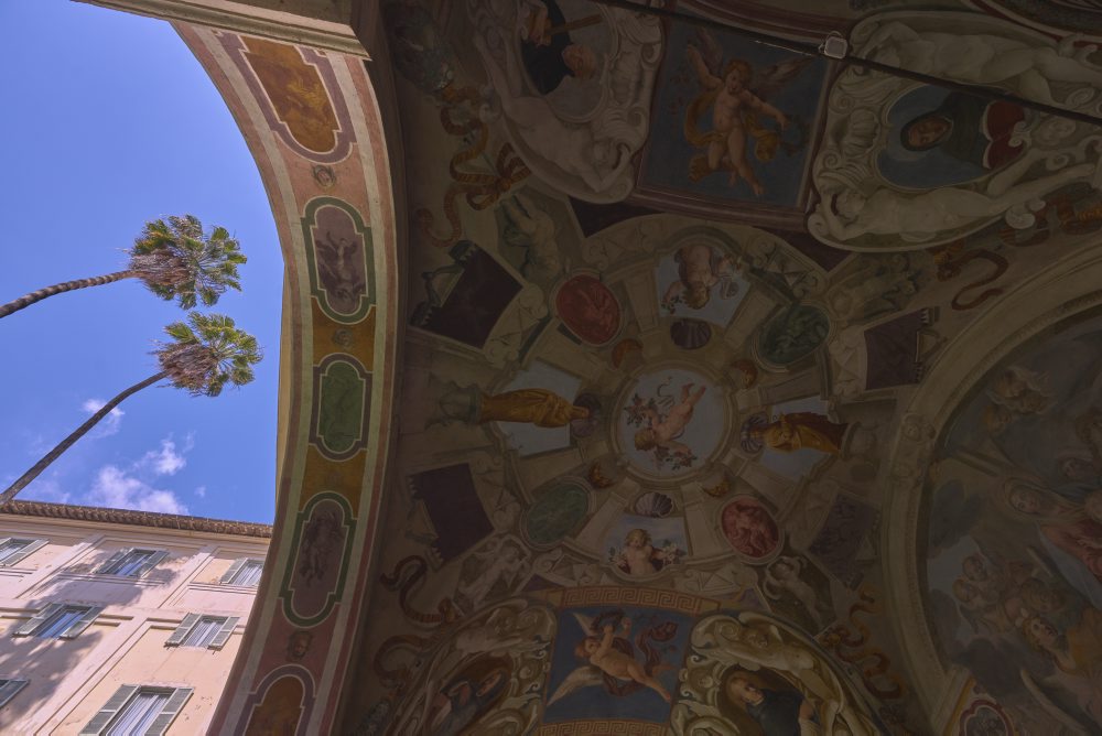 Kláštor v areáli Baziliky Panny Márie nad Minervou v Ríme 