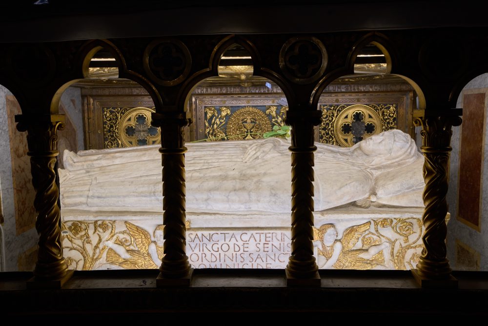 Kláštor v areáli Baziliky Panny Márie nad Minervou v Ríme 