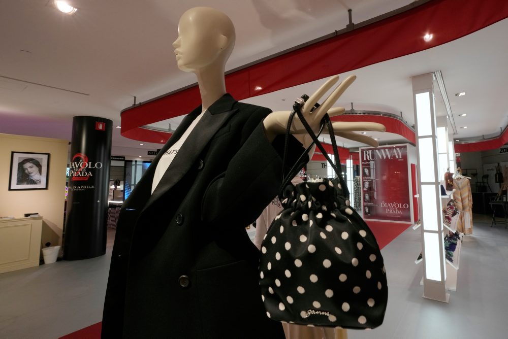 Výstava k filmu Diabol nosí Pradu 2 v Miláne