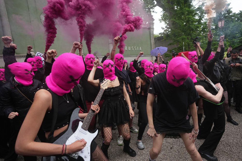 Protest proti prítomnosti Ruska na výstave Biennale v Benátkach