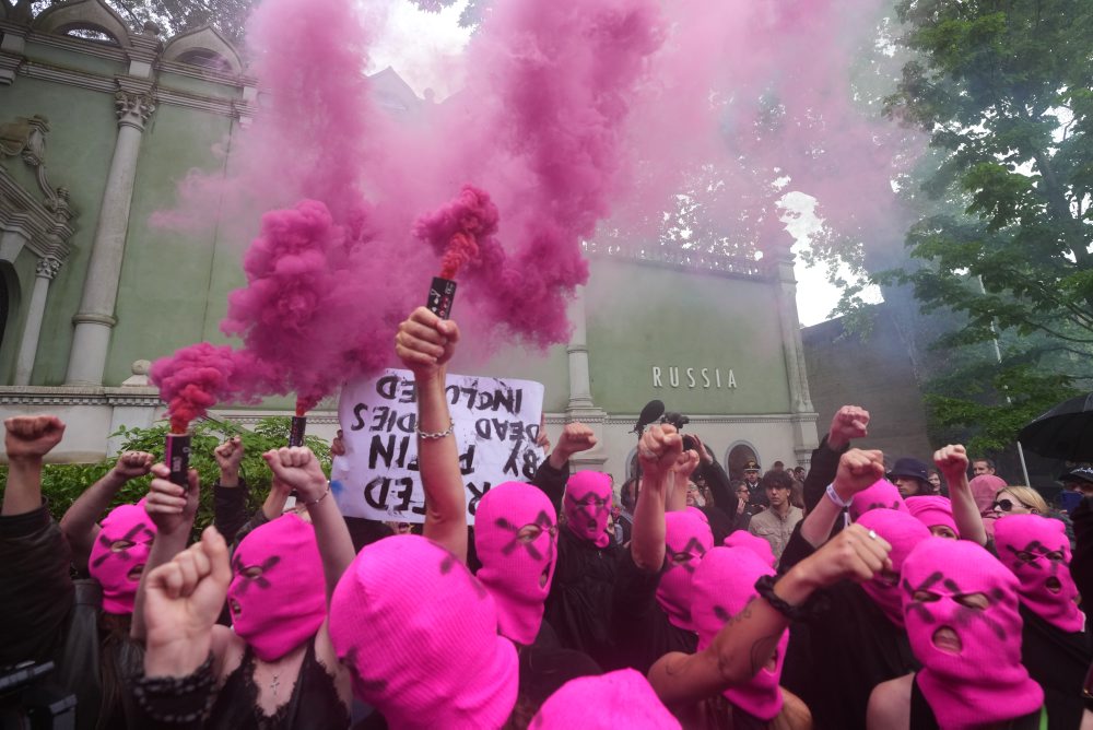 Protest proti prítomnosti Ruska na výstave Biennale v Benátkach