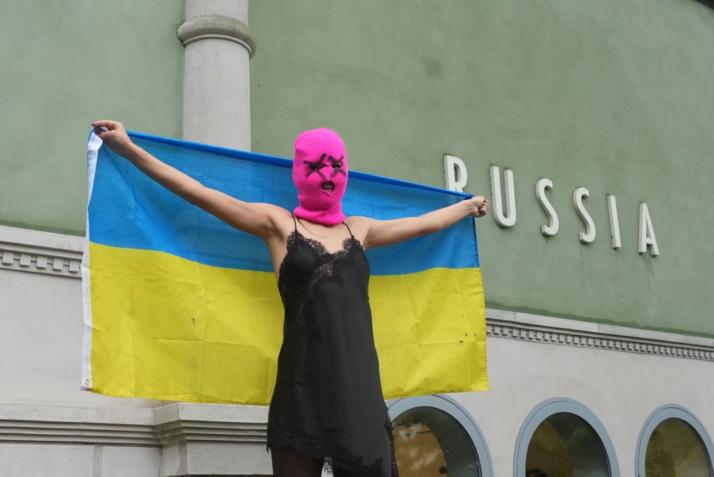 Protest proti prítomnosti Ruska na výstave Biennale v Benátkach