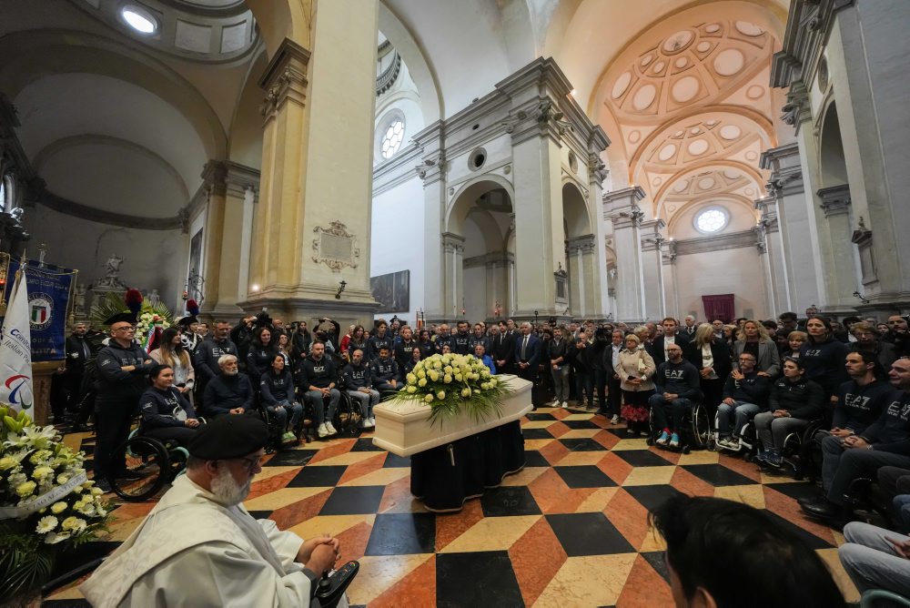 Tisíce fanúšikov sa prišli rozlúčiť s Alexom Zanardim