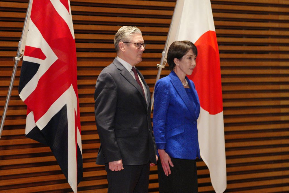 Britský premiér Keir Starmer pricestoval na návštevu Japonska, stretol sa s premiérkou Sanae Takaičiovou 