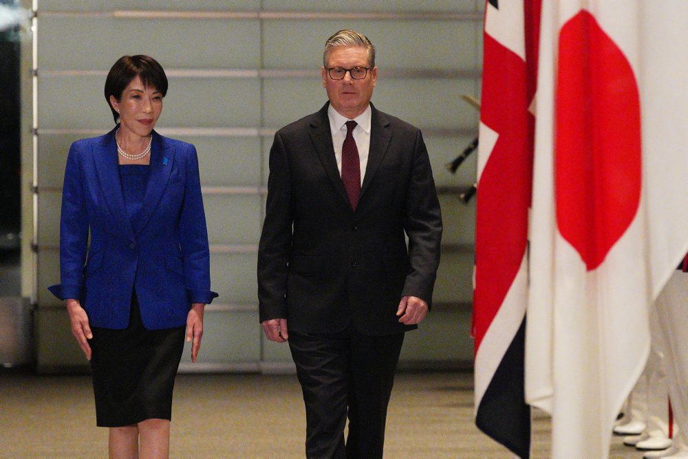 Britský premiér Keir Starmer pricestoval na návštevu Japonska, stretol sa s premiérkou Sanae Takaičiovou 