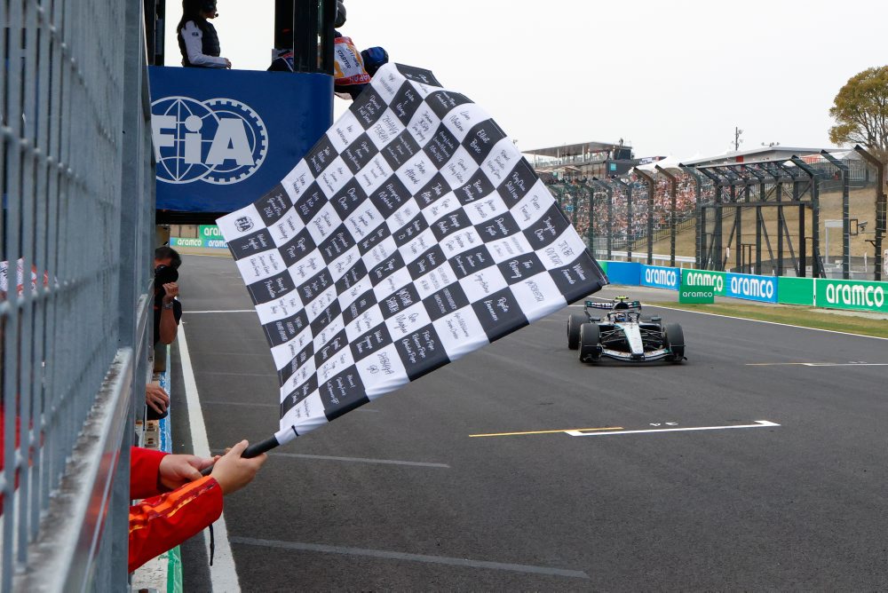 Talian Kimi Antonelli využil safety car a triumfoval v Japonsku pred Piastrim