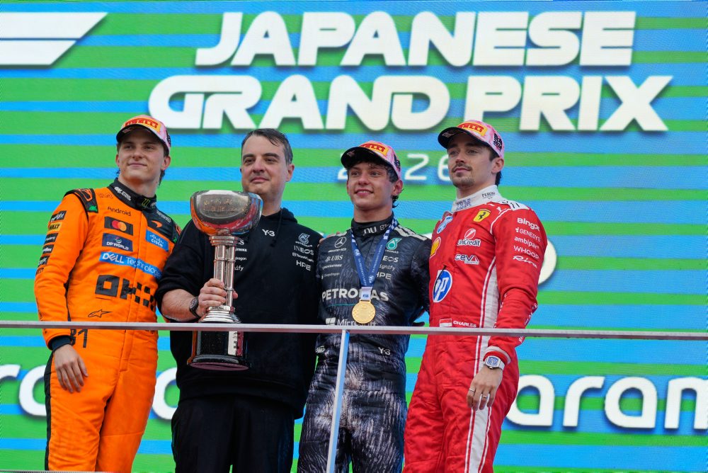 Talian Kimi Antonelli využil safety car a triumfoval v Japonsku pred Piastrim