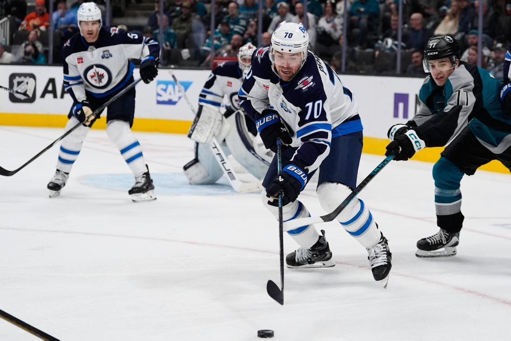 Buffalo získalo útočníka Pearsona z Winnipegu