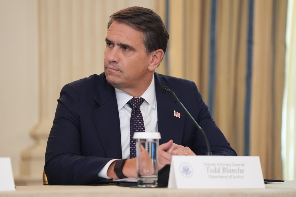 Rezort spravodlivosti zverejňuje tri milióny strán Epsteinovych spisov