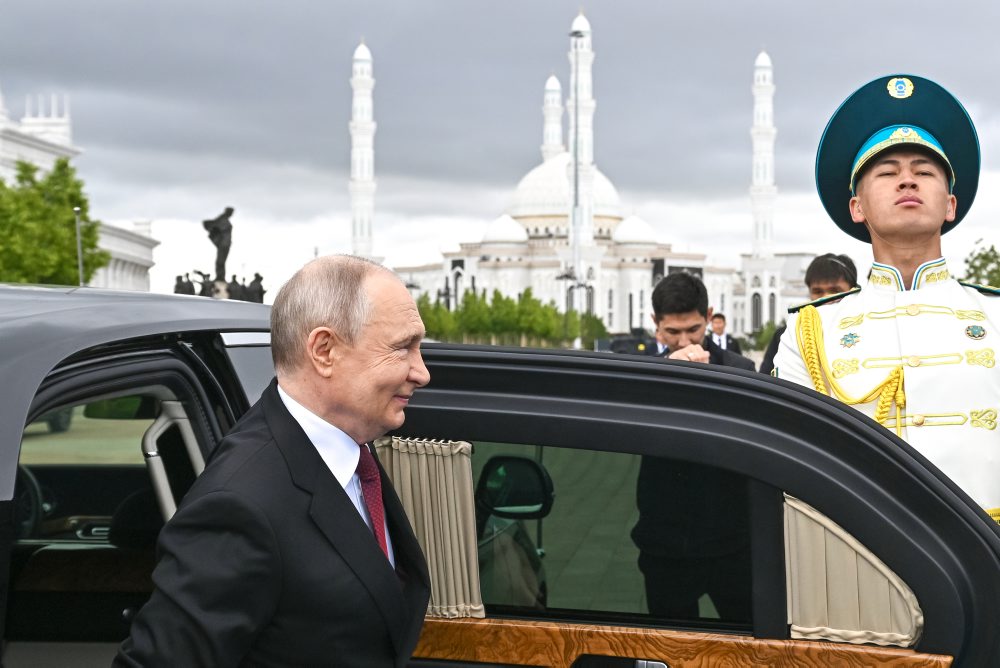 Ruský prezident Vladimir Putin pokračuje v trojdňovej návšteve Kazachstanu