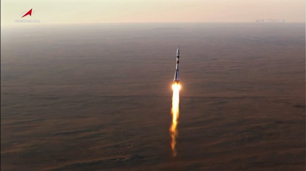 Štart lode Sojuz s posádkou pre ISS