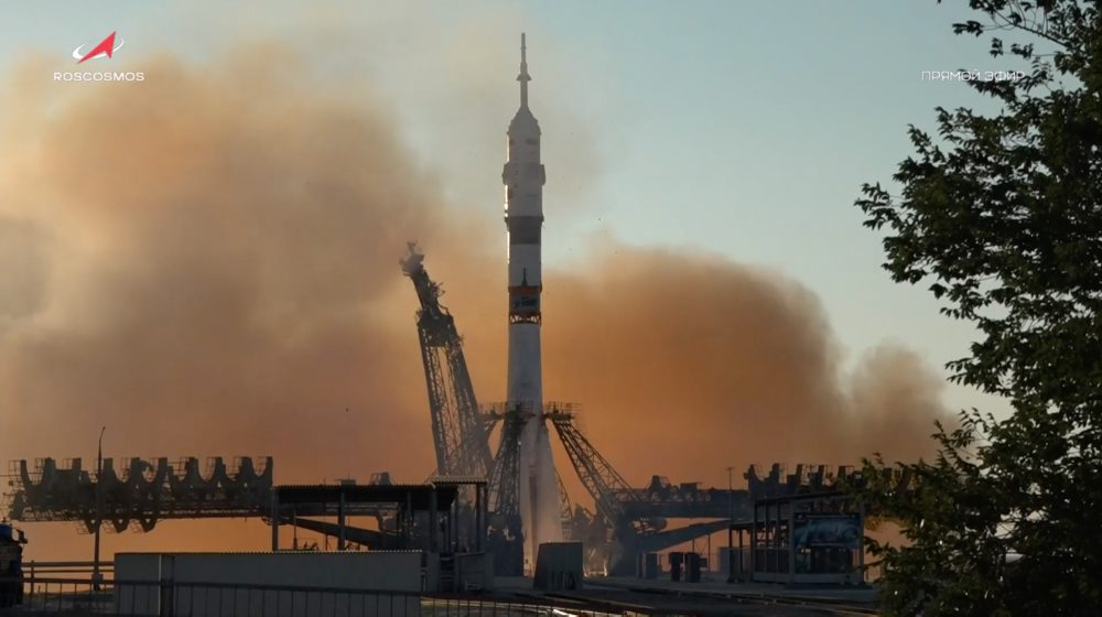 Štart lode Sojuz s posádkou pre ISS
