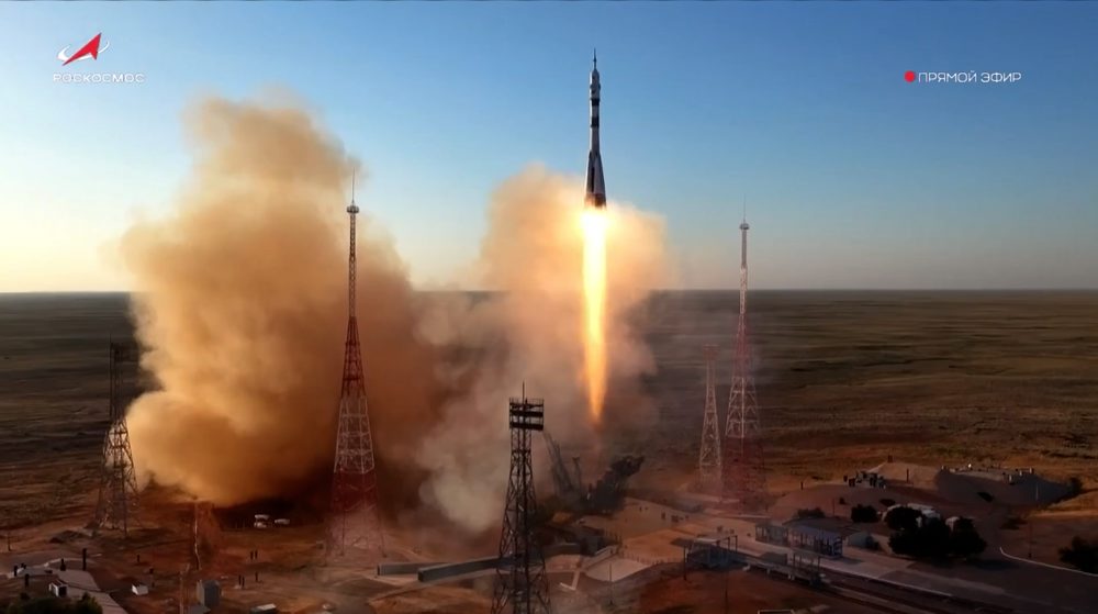 Štart lode Sojuz s posádkou pre ISS