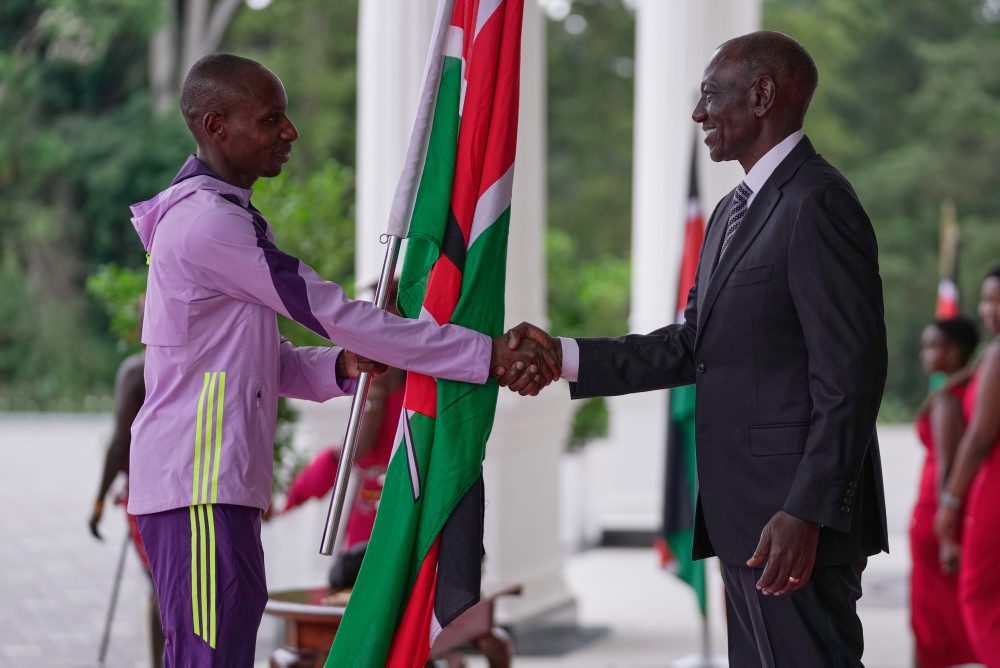 Sabastian Sawe sa stretol s kenským prezidentom 